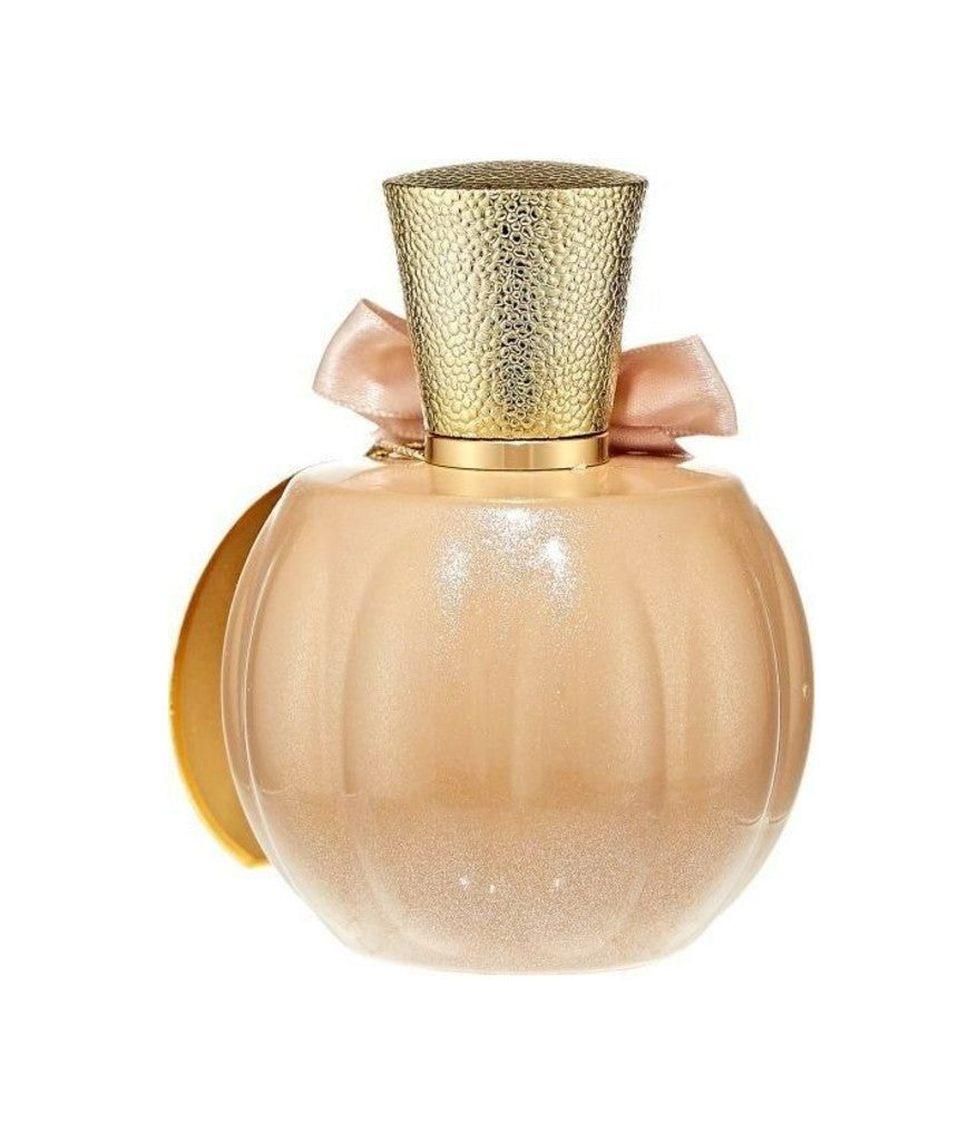 a female holding luxury musk perfume lak qalbi 100ml edp by adyan perfume bottle side